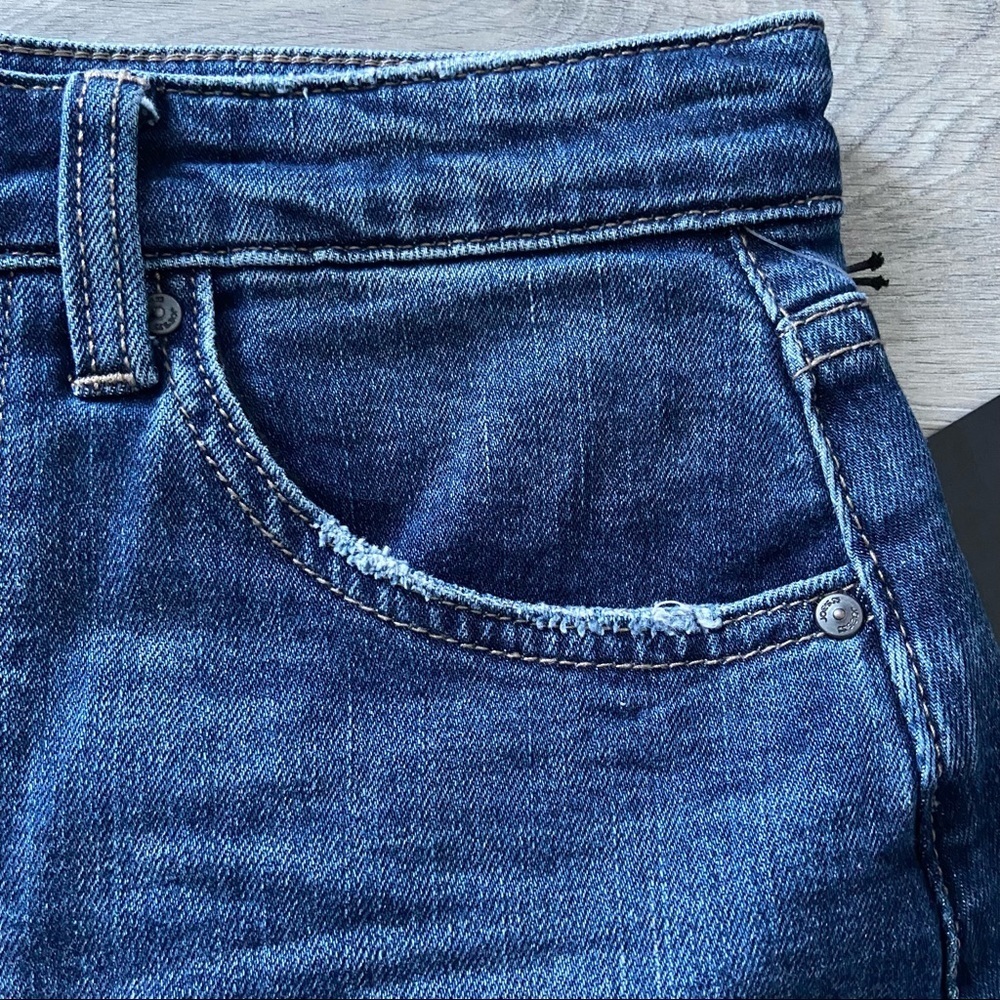 Joe's Jeans High Rise Vintage Easy Short Jeans NWT - Size 24 - Picture 8 of 14